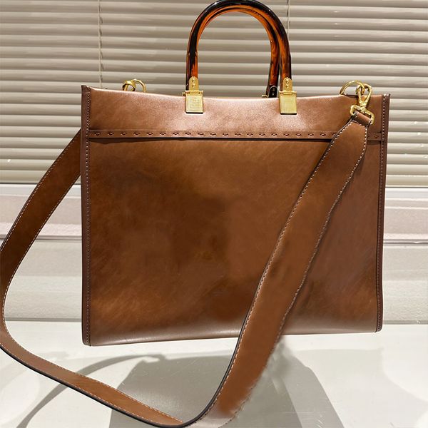 pure leather shoulder bag large capacity luggage totes hawksbill turtle grip gradient letter removing straps hardware letter handbag
pure leather shoulder bag large capacity luggage totes hawksbill turtle grip gradient letter removing straps hardware letter handbag