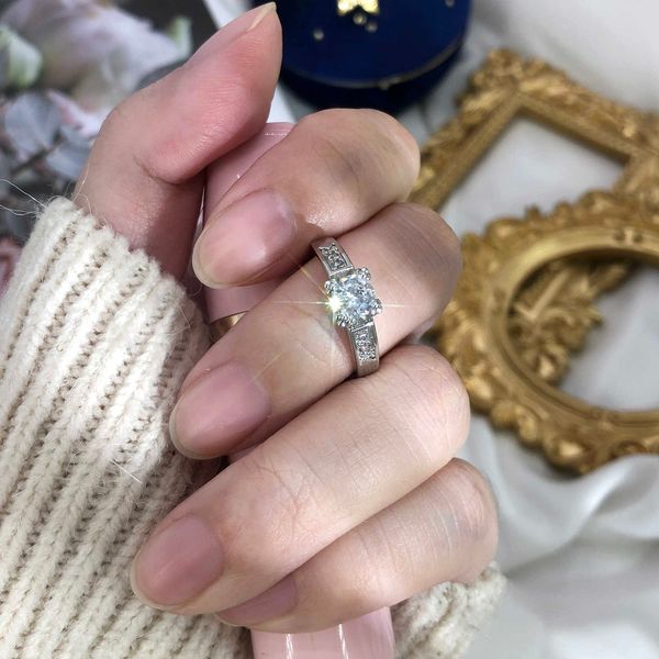 band rings wedding ring for women classical 6mm prong setting cubic zirconia engagement fashion jewelry brithday gift r230822, Silver
band rings wedding ring for women classical 6mm prong setting cubic zirconia engagement fashion jewelry brithday gift r230822, Silver
