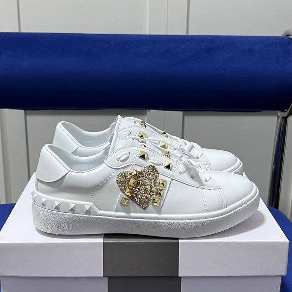 wholesale designer men causal shoes fashion woman leather up platform sneakers white black mens womens luxury velvet suede 35-45
wholesale designer men causal shoes fashion woman leather up platform sneakers white black mens womens luxury velvet suede 35-45