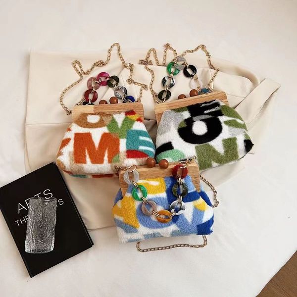 plush shoulder bag wooden clip bag colored wool wooden handle storage bag autumn and winter plush mini fashion pearl chain shoulder bag fluf
plush shoulder bag wooden clip bag colored wool wooden handle storage bag autumn and winter plush mini fashion pearl chain shoulder bag fluf