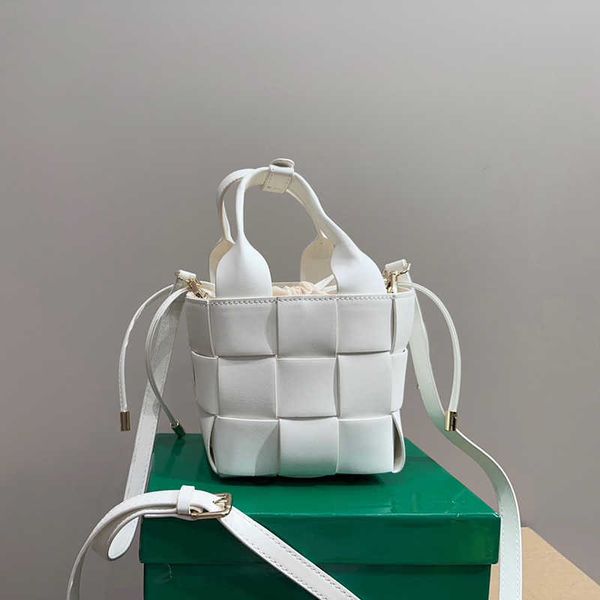 new tote bag basket bags women shopping designer bucket bags luxurys handbags leather shoulder purse lady cross body woven bag 230822
new tote bag basket bags women shopping designer bucket bags luxurys handbags leather shoulder purse lady cross body woven bag 230822