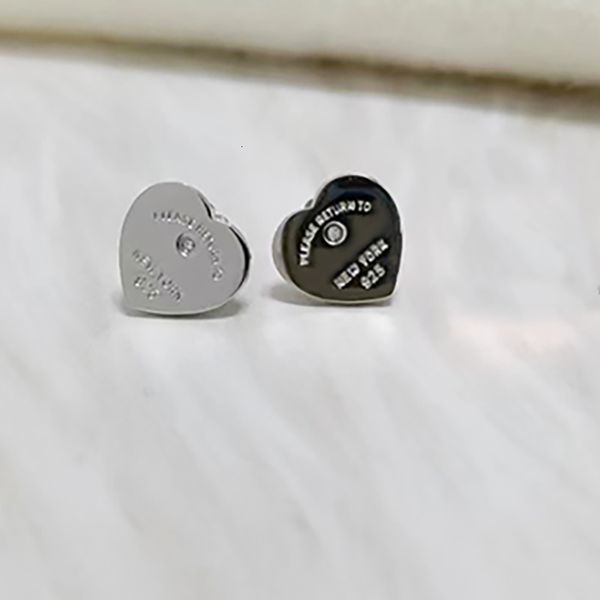 ear cuff s925 sterling silver classic enamel heart stud earring fashion jewelry luxury brand wedding holiday gift 1 230822
ear cuff s925 sterling silver classic enamel heart stud earring fashion jewelry luxury brand wedding holiday gift 1 230822