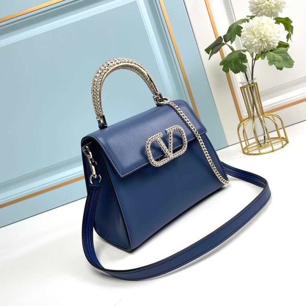 v designer bags for ladies vahigh metal inlaid diamond handle business mini briefcase cowhide handbag high-end single shoulder crossbody bag
v designer bags for ladies vahigh metal inlaid diamond handle business mini briefcase cowhide handbag high-end single shoulder crossbody bag