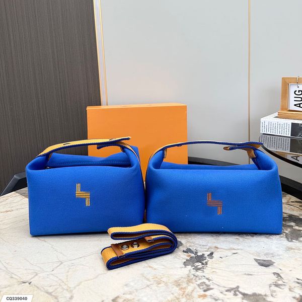 waterproof cosmetic bag box tote makeup bag crossbody bag shoulder handabgs women make up bag clutch designer purse toilet wash bags beauty
waterproof cosmetic bag box tote makeup bag crossbody bag shoulder handabgs women make up bag clutch designer purse toilet wash bags beauty
