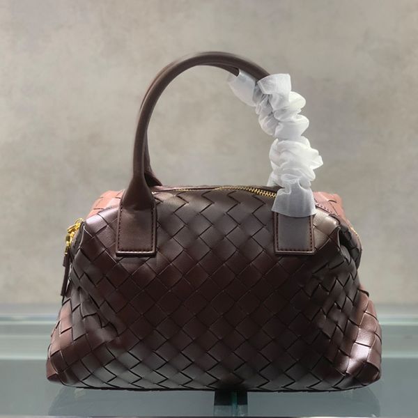 new bauletto bowling bag old money style new tote handbag calfskin backpack designer brand bag stylish commuter bag luxury bag woven bag
new bauletto bowling bag old money style new tote handbag calfskin backpack designer brand bag stylish commuter bag luxury bag woven bag