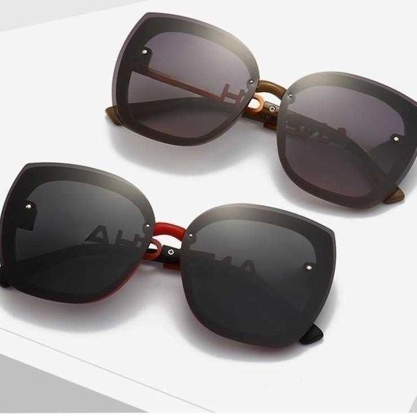 new polarizing sunglasses brand men's and women's high-grade mirror legs hollowed out letter street sglasses, White;black
new polarizing sunglasses brand men's and women's high-grade mirror legs hollowed out letter street sglasses, White;black