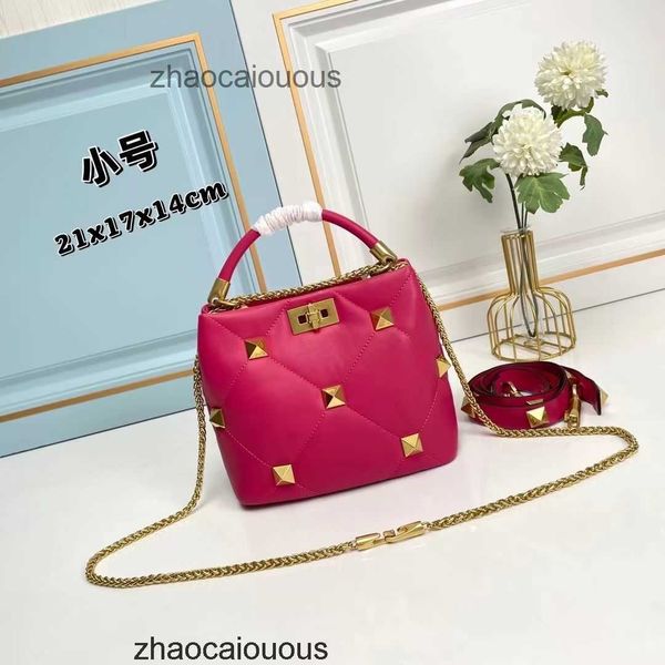 handheld handbags valantions shoulder diamond plaid embroidery women luxury handbag designer bags crossbody women's chain h2yg b30a
handheld handbags valantions shoulder diamond plaid embroidery women luxury handbag designer bags crossbody women's chain h2yg b30a