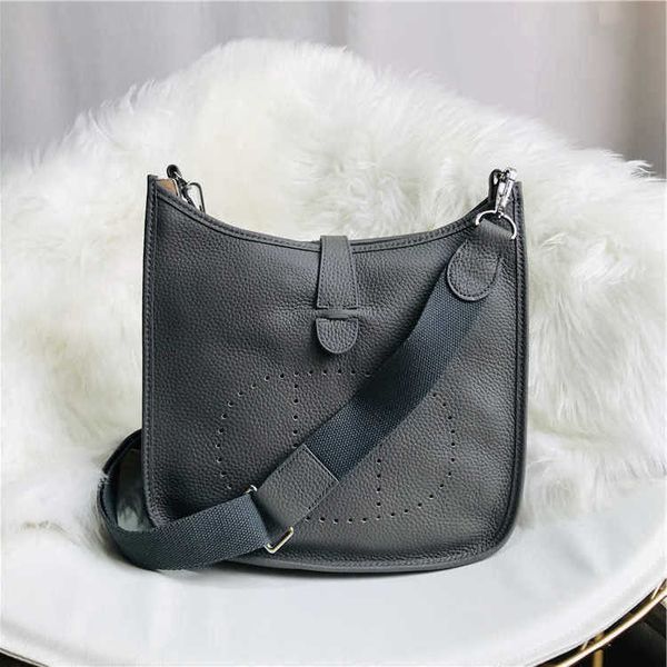 original designer h home bag evelynn fashion 2023 new cowhide cutout perforated casual women's bag with one shoulder slant across evely
original designer h home bag evelynn fashion 2023 new cowhide cutout perforated casual women's bag with one shoulder slant across evely