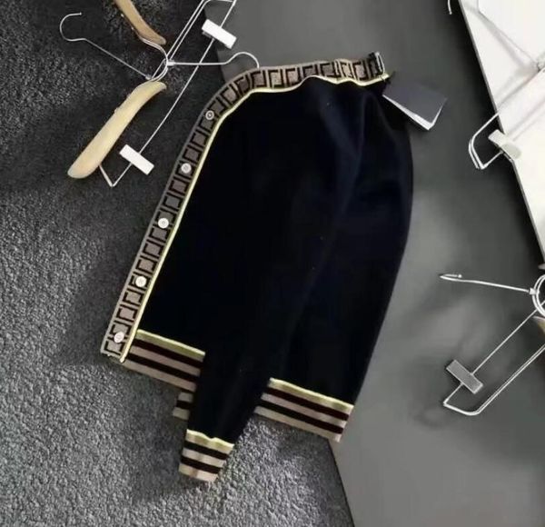 fashion designer men's g letter jacquard stripe edge piping sweaters casual v-neck knitwear button warm cardigan sweater top, White;black
fashion designer men's g letter jacquard stripe edge piping sweaters casual v-neck knitwear button warm cardigan sweater top, White;black