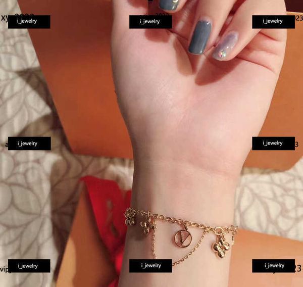 designer women bracelet fashion classic floral letter decoration lady jewelry charm bracelets #including box, Golden;silver
designer women bracelet fashion classic floral letter decoration lady jewelry charm bracelets #including box, Golden;silver