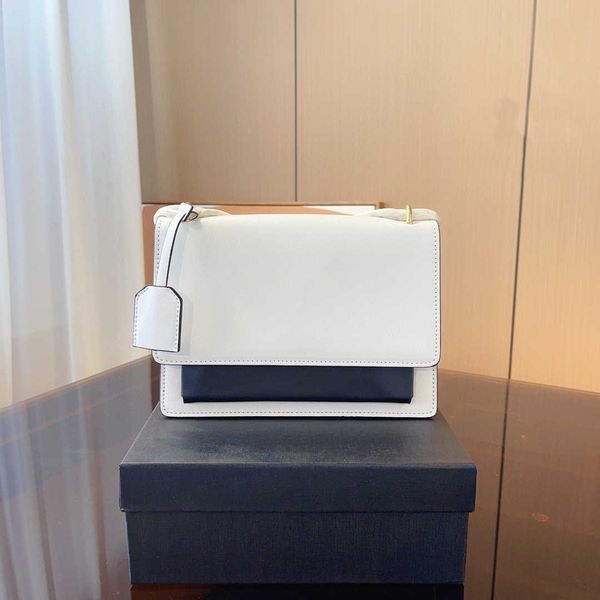 women's solid color genuine leather shoulder bag fashion classic letter handbag designer luxury tote bag metal chain multiple compartme
women's solid color genuine leather shoulder bag fashion classic letter handbag designer luxury tote bag metal chain multiple compartme