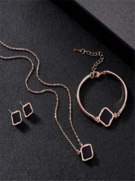 fashion designer jewelry classic fourclovers pendant necklaces bracelet pendant earrings threepiece set motherofpearl 18k gold3149208, Silver
fashion designer jewelry classic fourclovers pendant necklaces bracelet pendant earrings threepiece set motherofpearl 18k gold3149208, Silver