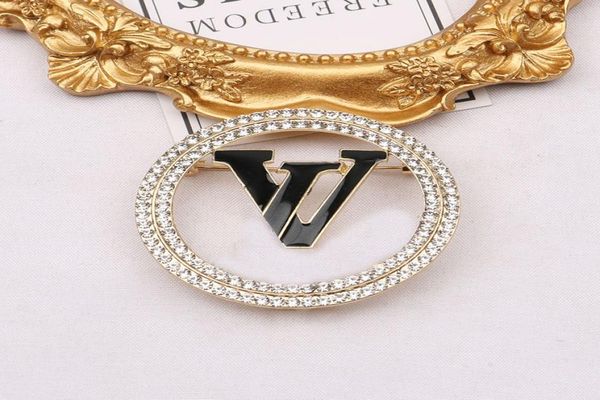 famous design brand desinger brooch women crystal rhinestone pearl letter brooches suit pin luxurys fashion gifts jewelry clothing2357113, Gray
famous design brand desinger brooch women crystal rhinestone pearl letter brooches suit pin luxurys fashion gifts jewelry clothing2357113, Gray