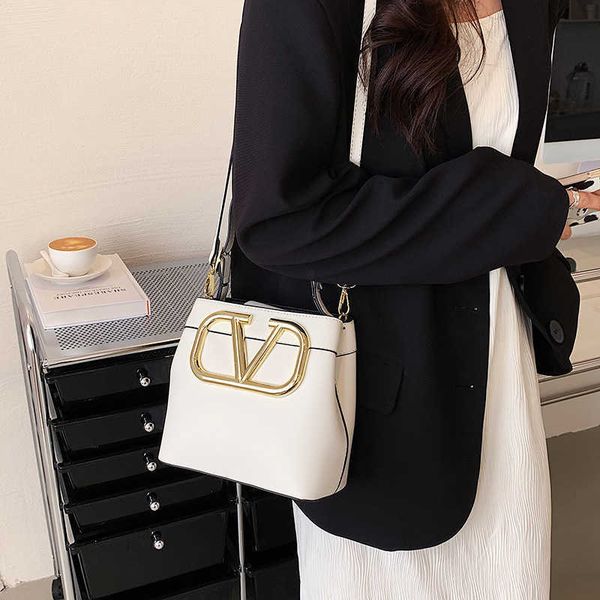 v designer bags for ladies vawomen's bag 2023 new fashion simple bucket bag trendy straddle bag bags
v designer bags for ladies vawomen's bag 2023 new fashion simple bucket bag trendy straddle bag bags