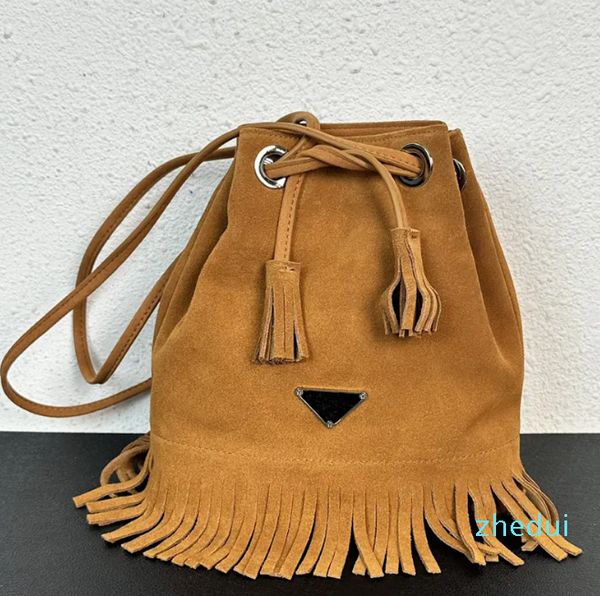 2023-matte leather bucket bag suede handbag purse fashion metal drawstring closure bags high capacity pocket
2023-matte leather bucket bag suede handbag purse fashion metal drawstring closure bags high capacity pocket