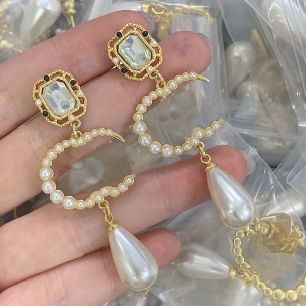 various vintage earrings women designer double letter g stud ggsity luxury geometric crystal heart-shaped couple earrings for lady party wed, Golden;silver
various vintage earrings women designer double letter g stud ggsity luxury geometric crystal heart-shaped couple earrings for lady party wed, Golden;silver