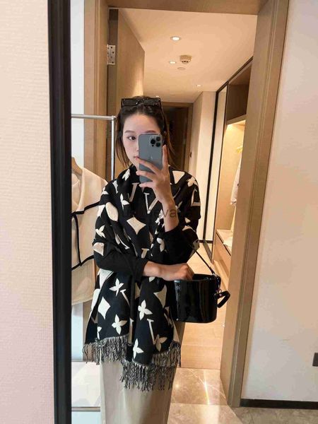 scarves 2023 new trend allmatching scarf explosion cashmere shawl lengthened thickened bib size 200 times 70cm j230822, Blue;gray
scarves 2023 new trend allmatching scarf explosion cashmere shawl lengthened thickened bib size 200 times 70cm j230822, Blue;gray