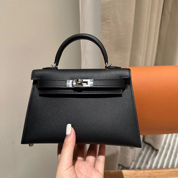 10a retro mirror quality designers full handmade customizable bags 19cm mini epsom handle handbag luxury black purse crossbody shoulder leat
10a retro mirror quality designers full handmade customizable bags 19cm mini epsom handle handbag luxury black purse crossbody shoulder leat