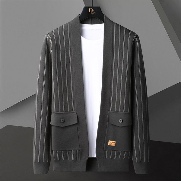 men's sweaters 2023fall men sweter korean sweater coat designer knit cardigan jacket black striped contrast patchwork printing 230822, White;black
men's sweaters 2023fall men sweter korean sweater coat designer knit cardigan jacket black striped contrast patchwork printing 230822, White;black