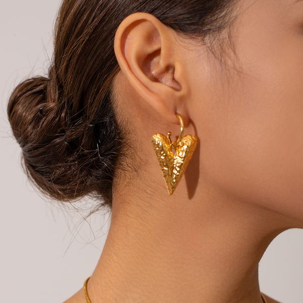 stud uworld 25mm waterproof stainless steel hammer heart huggie hoop earrings for women vintage textured gold color stylish jewelry 230822, Golden;silver
stud uworld 25mm waterproof stainless steel hammer heart huggie hoop earrings for women vintage textured gold color stylish jewelry 230822, Golden;silver