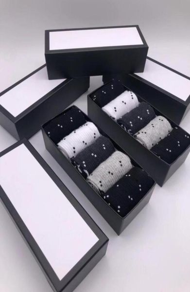 21ss luxur socks for mens and womens sport long sock 100 cotton whole couple 5 pcs with box9436791, Black
21ss luxur socks for mens and womens sport long sock 100 cotton whole couple 5 pcs with box9436791, Black