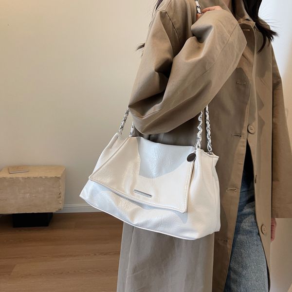 evening bags large capacity shoulder for women 2023 trend designer winter chain handbags simple solid color big hobo bag shopping tote 23082
evening bags large capacity shoulder for women 2023 trend designer winter chain handbags simple solid color big hobo bag shopping tote 23082