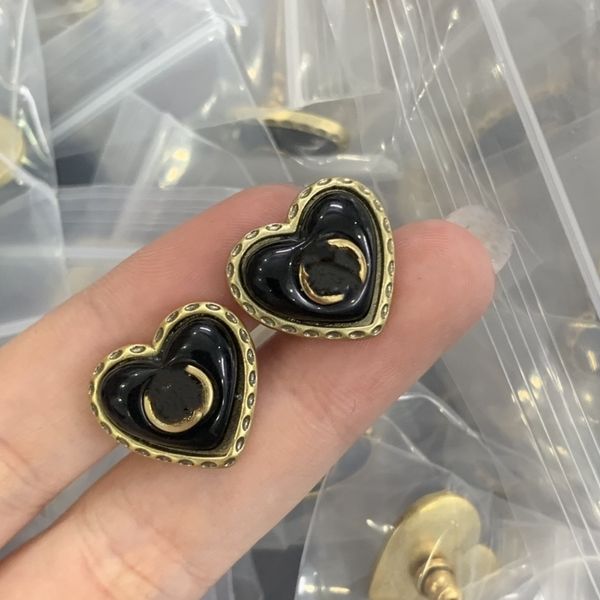 various vintage earrings women designer double letter g stud ggsity luxury geometric crystal heart-shaped couple earrings for lady party wed, Golden;silver
various vintage earrings women designer double letter g stud ggsity luxury geometric crystal heart-shaped couple earrings for lady party wed, Golden;silver