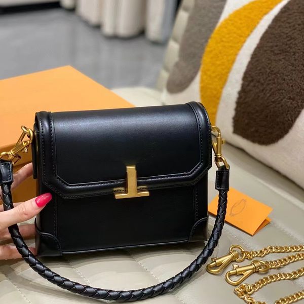 2023 capsule cowhide small square bag underarm bag shoulder bag famous brand bag single handle messenger bag tote messenger bag genuine leat
2023 capsule cowhide small square bag underarm bag shoulder bag famous brand bag single handle messenger bag tote messenger bag genuine leat