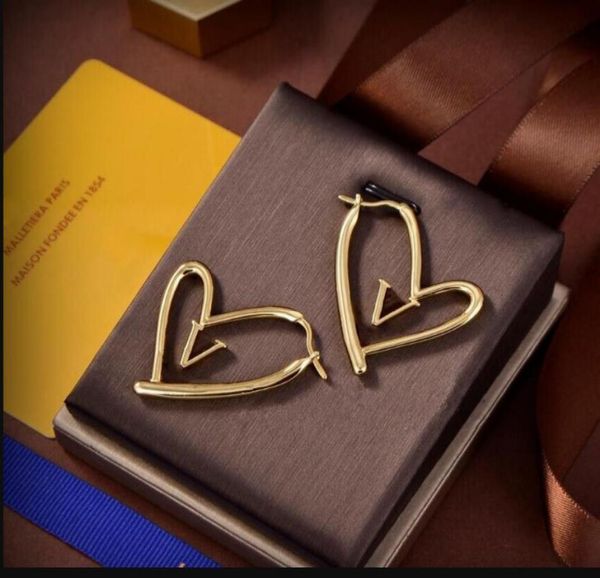 luxury 18k gold women jewelry hoop earrings heart shaped ear studs lady wedding accessories valentine039s day gifts4422999, Golden;silver
luxury 18k gold women jewelry hoop earrings heart shaped ear studs lady wedding accessories valentine039s day gifts4422999, Golden;silver