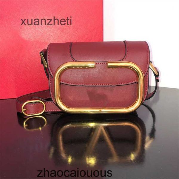 small valantions lady's flip luxury buckle magnetic bag classic outdoor diagonal shoulder single bag women color in autumn winter cross
small valantions lady's flip luxury buckle magnetic bag classic outdoor diagonal shoulder single bag women color in autumn winter cross