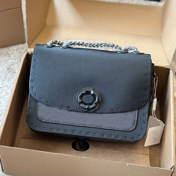 pure leather totes satchel small square bag hardware chain grip flower decoration snake skin lines tag velvet lining pin hole design wallet
pure leather totes satchel small square bag hardware chain grip flower decoration snake skin lines tag velvet lining pin hole design wallet