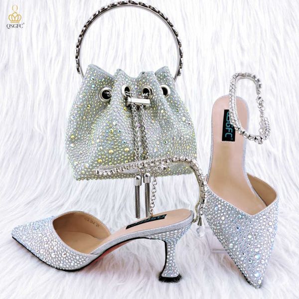 italian design luxury womens pointed shoes and bag set full diamond decoration metal closure bag for party 230807, Black
italian design luxury womens pointed shoes and bag set full diamond decoration metal closure bag for party 230807, Black