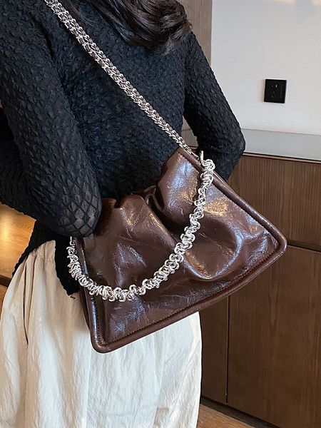 evening bags 2023 sale chain strap design silver cloudy shell bag pu leather women's handbag luxurious armpit shoulder 230821
evening bags 2023 sale chain strap design silver cloudy shell bag pu leather women's handbag luxurious armpit shoulder 230821