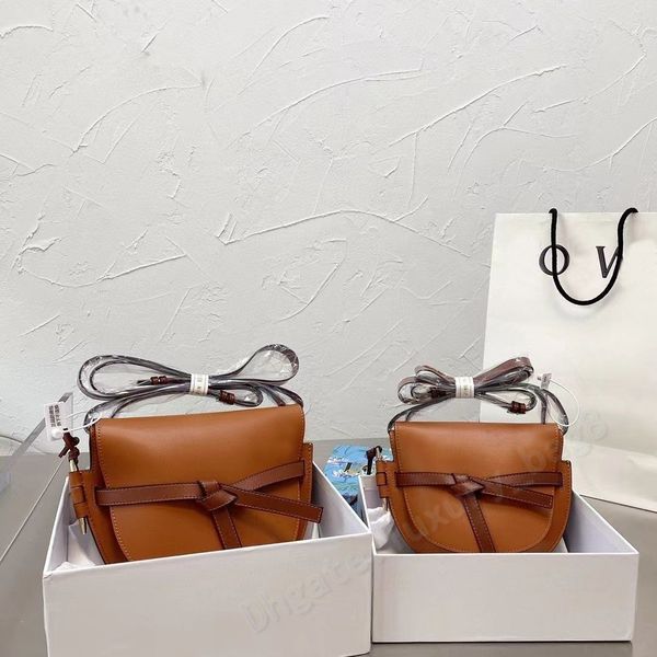 famous designer bag mini gate shoulder bags luxury women saddle bag fashion messenger handbags calfskin cross body two size british style el
famous designer bag mini gate shoulder bags luxury women saddle bag fashion messenger handbags calfskin cross body two size british style el