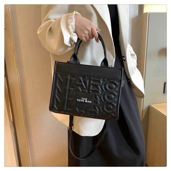 designer 5a the tote bag for woman embossing letter luxury shoulder bags large capacity 26 33 41 cm brown leather handbags women canvas ags
designer 5a the tote bag for woman embossing letter luxury shoulder bags large capacity 26 33 41 cm brown leather handbags women canvas ags