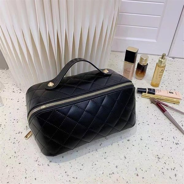 big lady leather cosmetic bags fashion makeup bag women designers toiletry travel pouch ladies purses gift small purse225p
big lady leather cosmetic bags fashion makeup bag women designers toiletry travel pouch ladies purses gift small purse225p