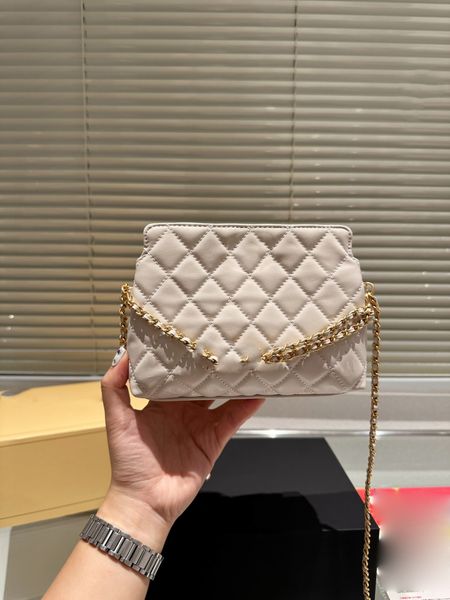 2023 fashion casual women's plaid solid color versatile chain shoulder crossbody bag
2023 fashion casual women's plaid solid color versatile chain shoulder crossbody bag