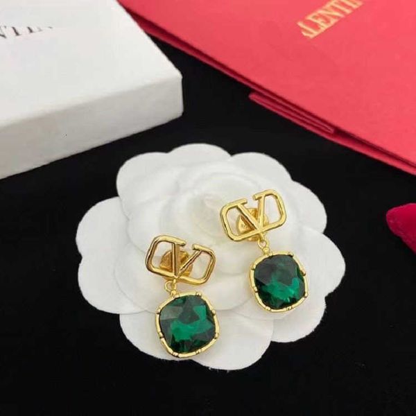 designer earrings valentino luxury v-shaped letter inlaid with diamond brass earrings fashionable and versatile earrings for women gifts acc, Golden;silver
designer earrings valentino luxury v-shaped letter inlaid with diamond brass earrings fashionable and versatile earrings for women gifts acc, Golden;silver