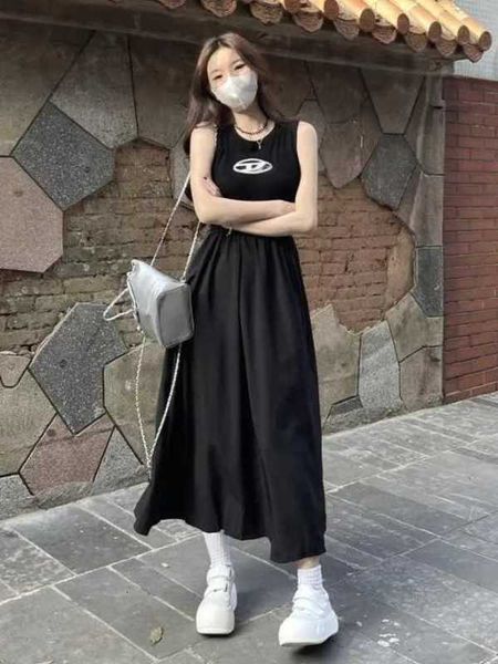 runway dresses designer french hepburn style sleeveless vest dress for womens summer new collection with waistband and slim black skirt a-li
runway dresses designer french hepburn style sleeveless vest dress for womens summer new collection with waistband and slim black skirt a-li
