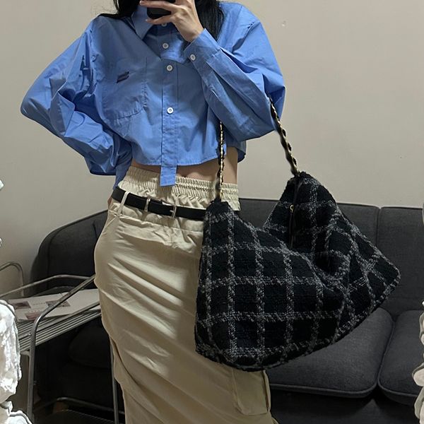 designer ladies lazy shoulder bag underarm bag oversized shopping bag plaid woolen hardware metal buckles matelasse chain luxury handbag cro
designer ladies lazy shoulder bag underarm bag oversized shopping bag plaid woolen hardware metal buckles matelasse chain luxury handbag cro