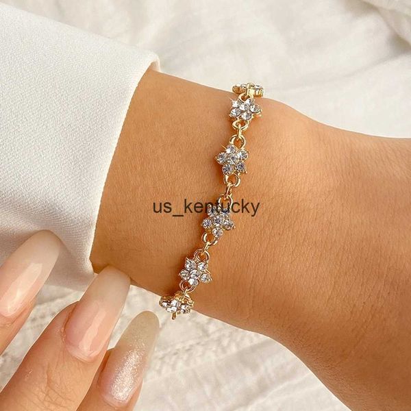 charm bracelets 2023 fashion shiny rhinones flower bracelet for women luxury crystal star adjustable bracelet bangle gift r230823, Golden;silver
charm bracelets 2023 fashion shiny rhinones flower bracelet for women luxury crystal star adjustable bracelet bangle gift r230823, Golden;silver