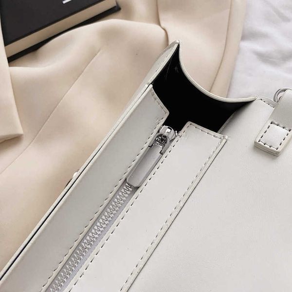 v designer bags for ladies va2023 summer new fashion versatile one shoulder crossbody bag daily versatile fashion street trend fashion bag
v designer bags for ladies va2023 summer new fashion versatile one shoulder crossbody bag daily versatile fashion street trend fashion bag