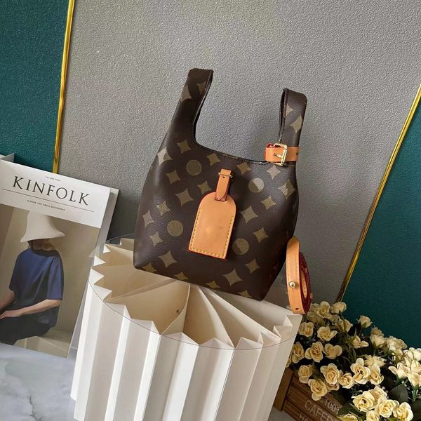 fashion designers women totes handbags shoulder bags luxurys lady crossbody highs quality classic flower letter leather messenger purses cha
fashion designers women totes handbags shoulder bags luxurys lady crossbody highs quality classic flower letter leather messenger purses cha