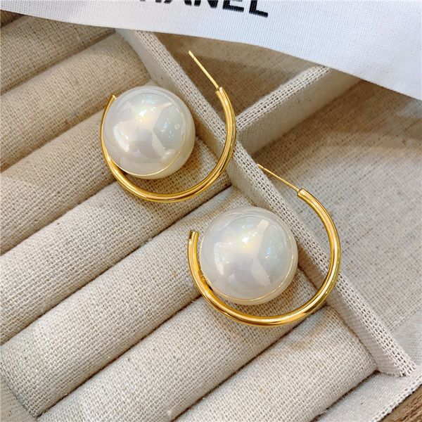 stud circle hoop earrings vintage big pearl gold color round earclip women temperament elegant jewelry party gift 230823, Golden;silver
stud circle hoop earrings vintage big pearl gold color round earclip women temperament elegant jewelry party gift 230823, Golden;silver