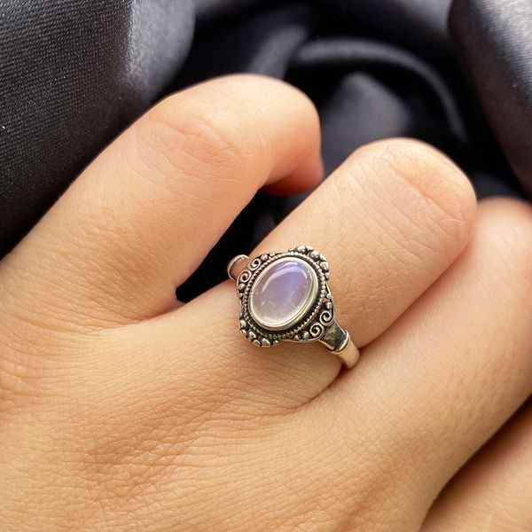 wedding rings hoyon 100 s925 sterling silver natural moon stone oval gem women s ring classic retro pattern men s open jewelry gift 230822, Slivery;golden
wedding rings hoyon 100 s925 sterling silver natural moon stone oval gem women s ring classic retro pattern men s open jewelry gift 230822, Slivery;golden