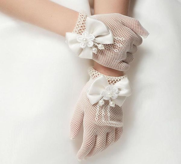 2016 new fashion mesh elasticity girls wedding gloves young girls wedding costume accessories with pearl lace bridal glove8019812, White
2016 new fashion mesh elasticity girls wedding gloves young girls wedding costume accessories with pearl lace bridal glove8019812, White