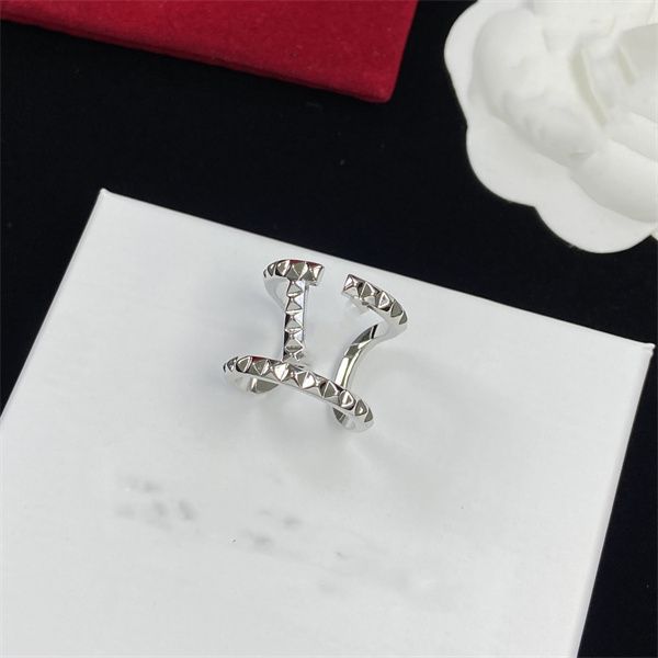 letter v opening rings women fashion designer jewelry metal valentinolies luxury woman vlogo wedding ring 5645, Silver
letter v opening rings women fashion designer jewelry metal valentinolies luxury woman vlogo wedding ring 5645, Silver