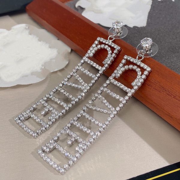 popular luxury brand designers letters stud channel geometric famous women round crystal rhinestone pearl earring ccity wedding party jewelr, Golden;silver
popular luxury brand designers letters stud channel geometric famous women round crystal rhinestone pearl earring ccity wedding party jewelr, Golden;silver