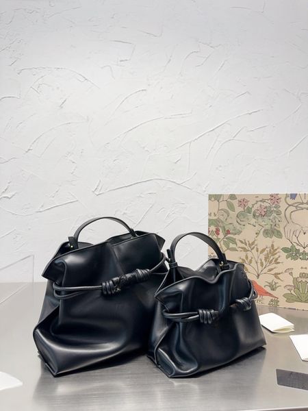 bucket bag, single shoulder bag, diagonal cross women's bag, a relatively low-key style bucket bag with a large capacity, Red;black
bucket bag, single shoulder bag, diagonal cross women's bag, a relatively low-key style bucket bag with a large capacity, Red;black