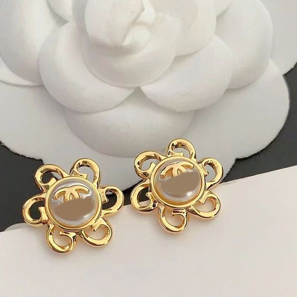 mixed style 18k gold plated 925 silver luxury brand designers letters stud geometric famous women round crystal rhinestone pearl earring wed, Golden;silver
mixed style 18k gold plated 925 silver luxury brand designers letters stud geometric famous women round crystal rhinestone pearl earring wed, Golden;silver